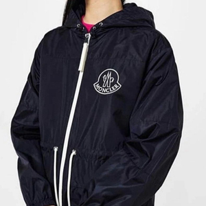 정품 새상품 급처 몽클레어 자수로고바람막이