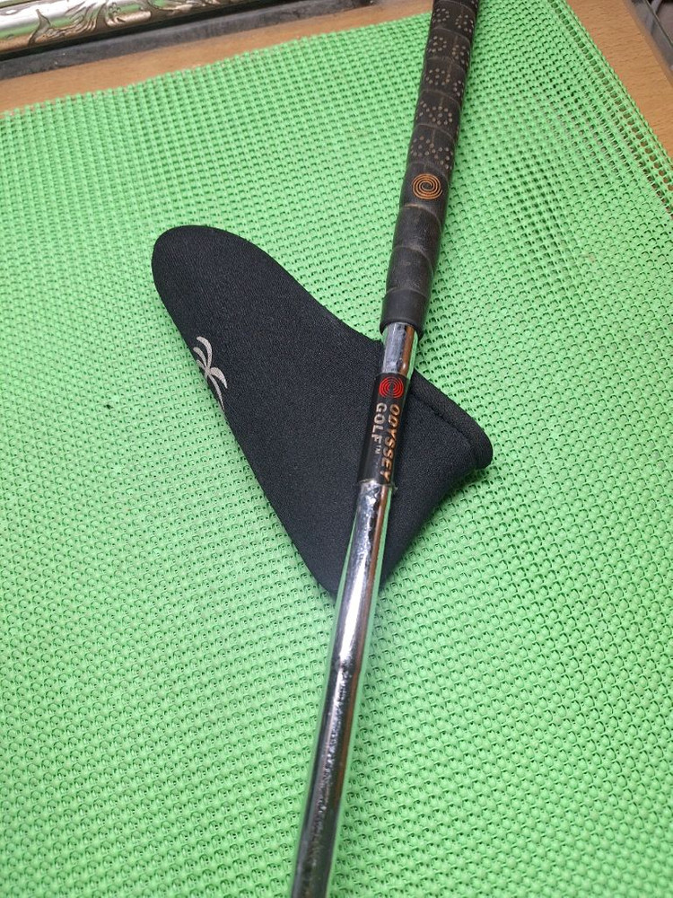 오딧세이 스완형 황동 퍼터 이미지