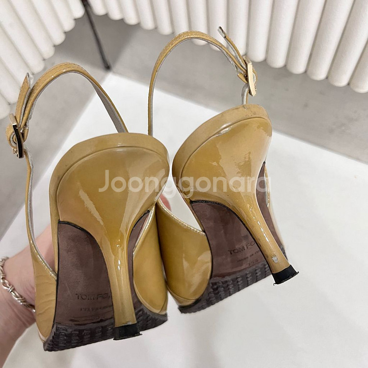 [35.5(225)] 톰포드 슬링백 힐 베이지--4
