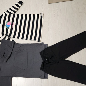 자라키즈.상하세트.티셔츠.총3벌.사이즈130