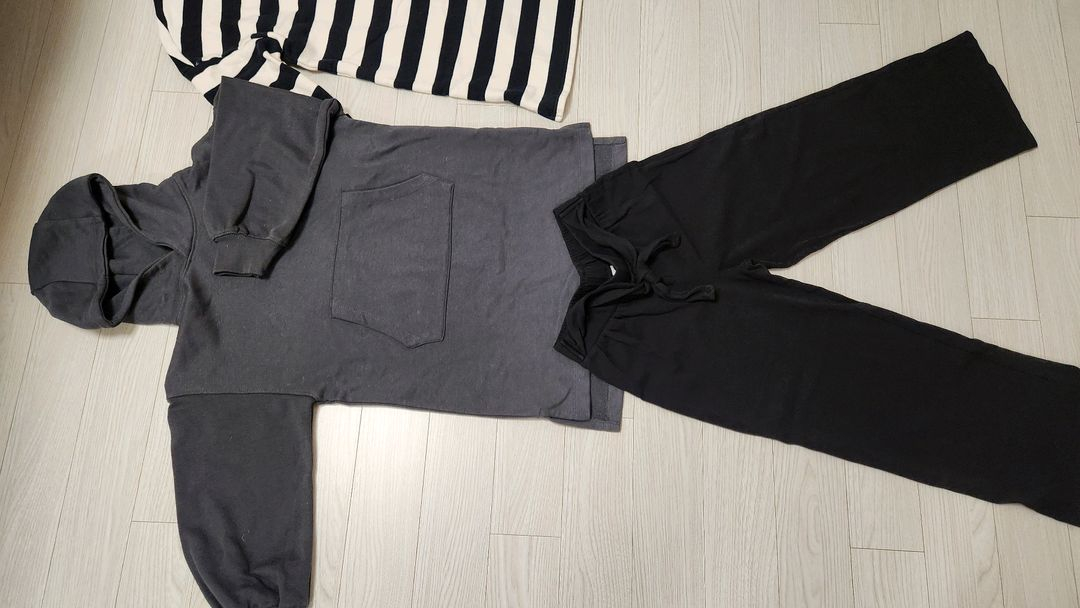 자라키즈.상하세트.티셔츠.총3벌.사이즈130--1