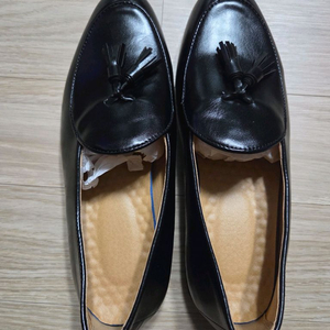 [새제품] 여성용 블랙 태슬 로퍼 (250 사이즈)