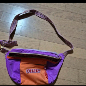 오일릴리 슬링백. 가방