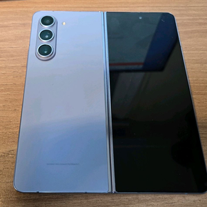 갤럭시 Z 폴드5 256gb, 잔존 보증기간 10개월 이상, 심케플 유지 중. 케이스 몇 개