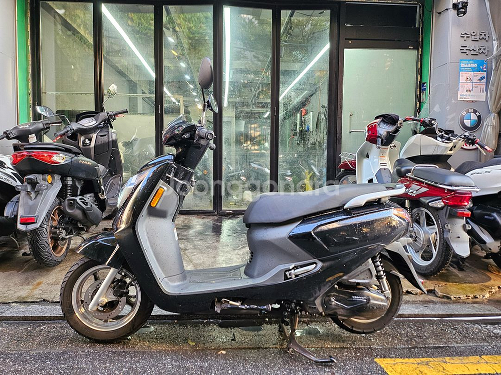 22년식 엠보이125 마실용 중고 오토바이--1