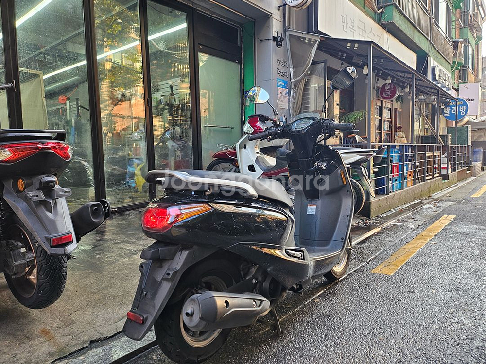 22년식 엠보이125 마실용 중고 오토바이--3