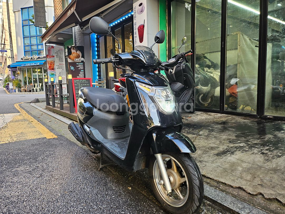 22년식 엠보이125 마실용 중고 오토바이--5