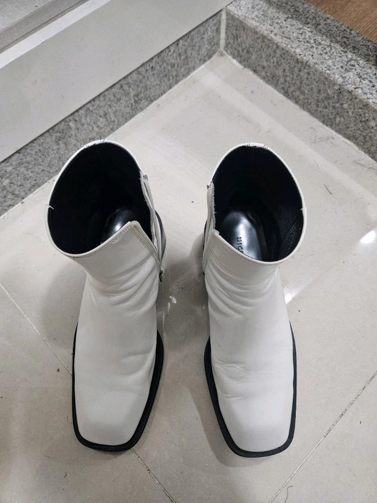 마이크로데이 레이다운 화이트 앵클부츠 255 이미지