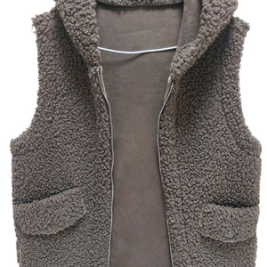 브라운 뽀글이 후드 조끼