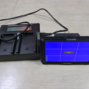 필드모니터.F970밧데리.충전기 팝니다