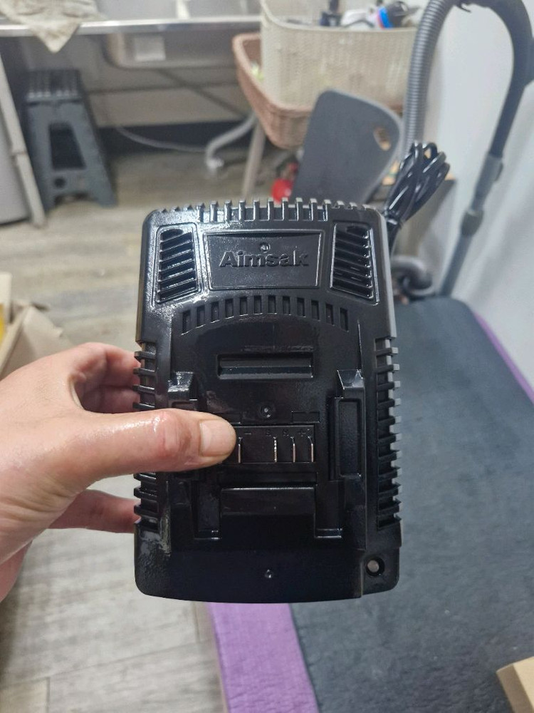 아임삭충전기ALC4640M 창고내사용 거의새거 개당가격 이미지