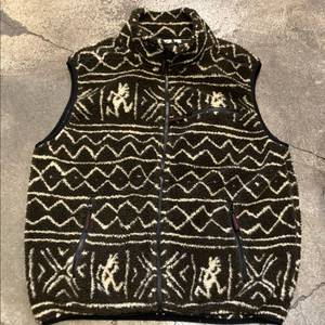 디스이즈네버댓 x 그라미치 플리스 베스트 브라운