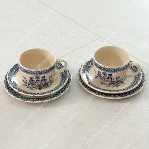 영국 빈티지 존슨브라더스 하트앤플라워 컵앤소서 즈레드접시