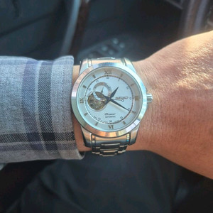 세이코 프리미어 오픈하트 시계 이미지