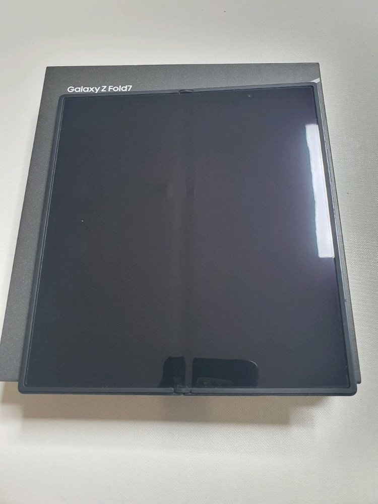 갤럭시 Z 폴드7 올갈이256GB 스페이스블랙 유심기변. 팔아요 이미지