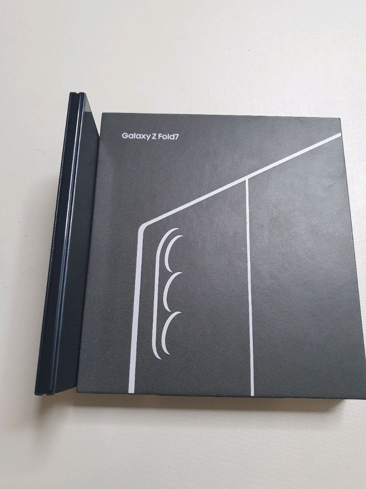 갤럭시 Z 폴드7 올갈이256GB 스페이스블랙 유심기변. 팔아요 이미지