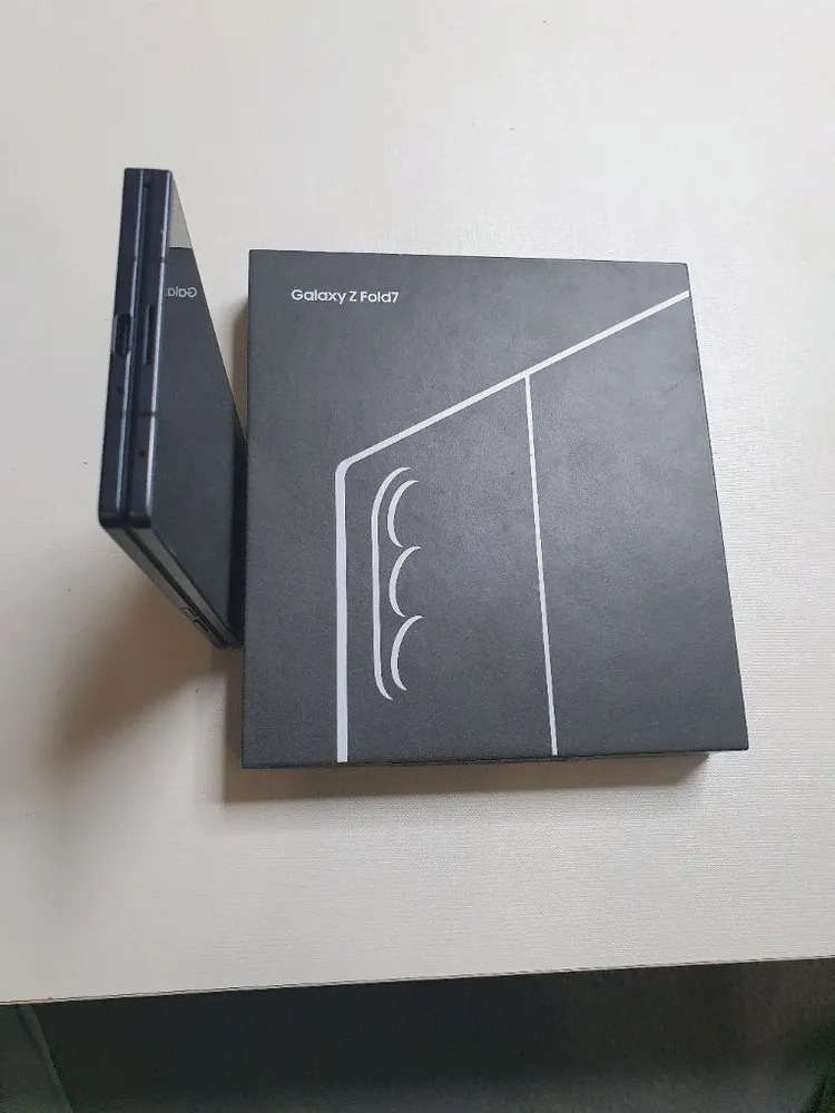 갤럭시 Z 폴드7 올갈이256GB 스페이스블랙 유심기변. 팔아요 이미지