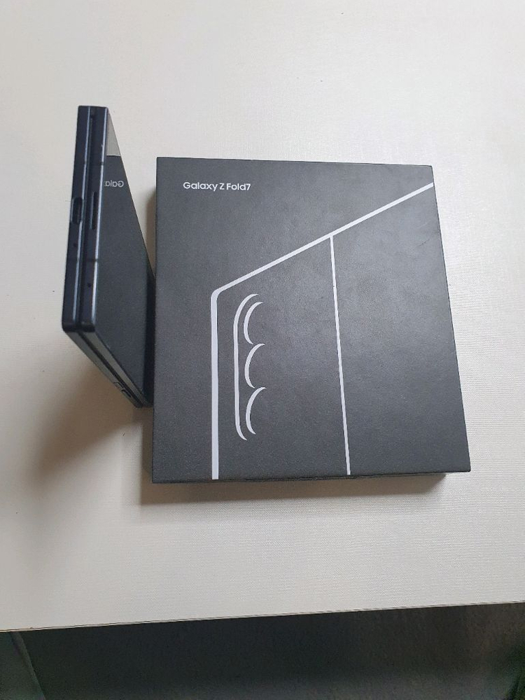 갤럭시 Z 폴드7 올갈이256GB 스페이스블랙 유심기변. 팔아요 이미지