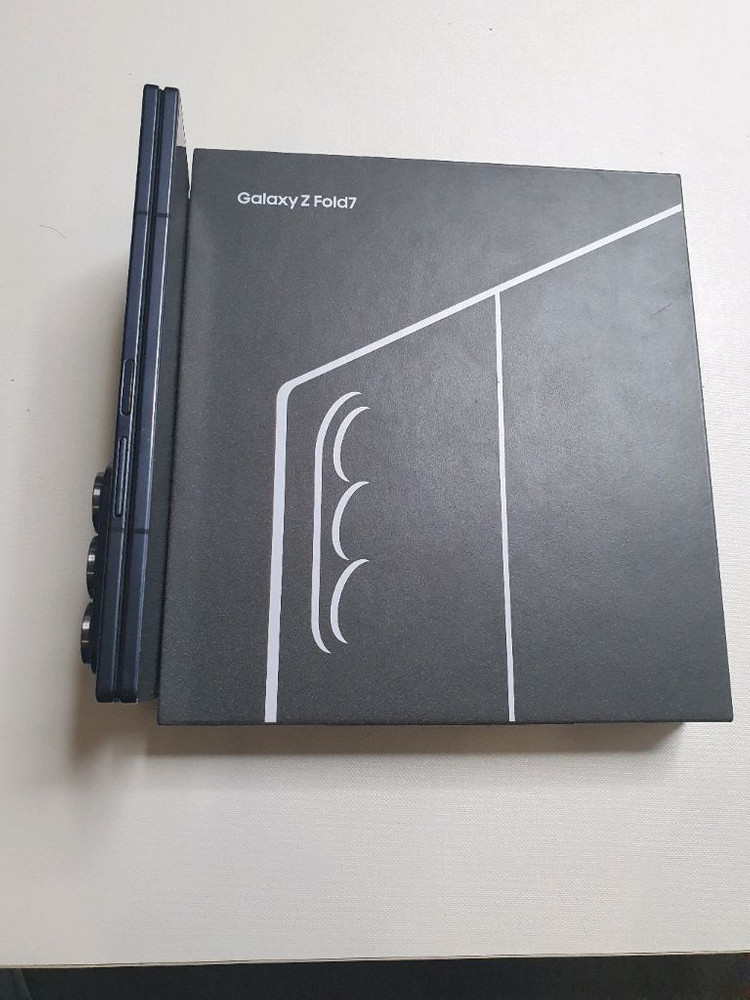 갤럭시 Z 폴드7 올갈이256GB 스페이스블랙 유심기변. 팔아요 이미지