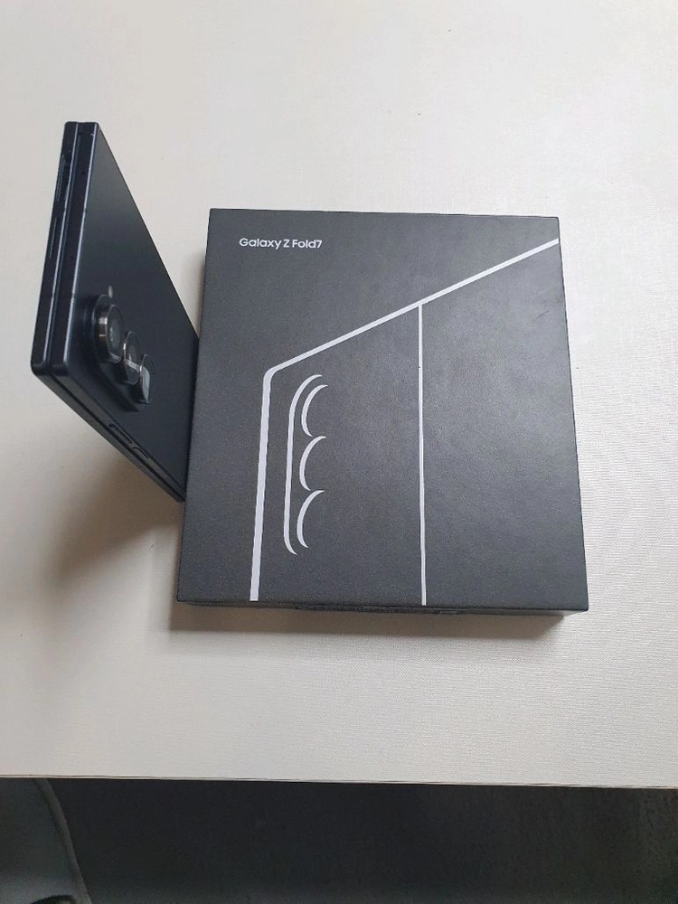 갤럭시 Z 폴드7 올갈이256GB 스페이스블랙 유심기변. 팔아요 이미지