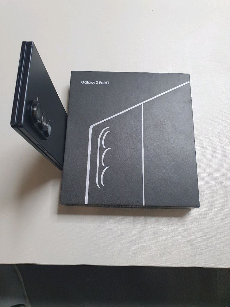 갤럭시 Z 폴드7 올갈이256GB 스페이스블랙 유심기변. 팔아요 이미지