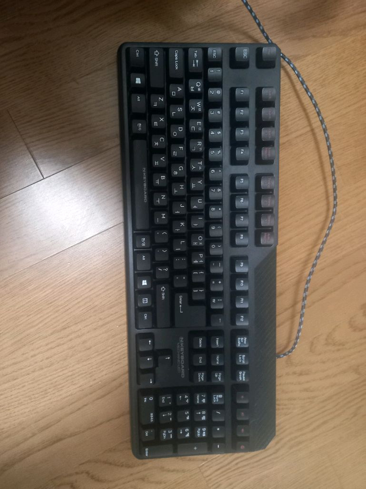 i7 본체와 전용키보드, 모니터--1