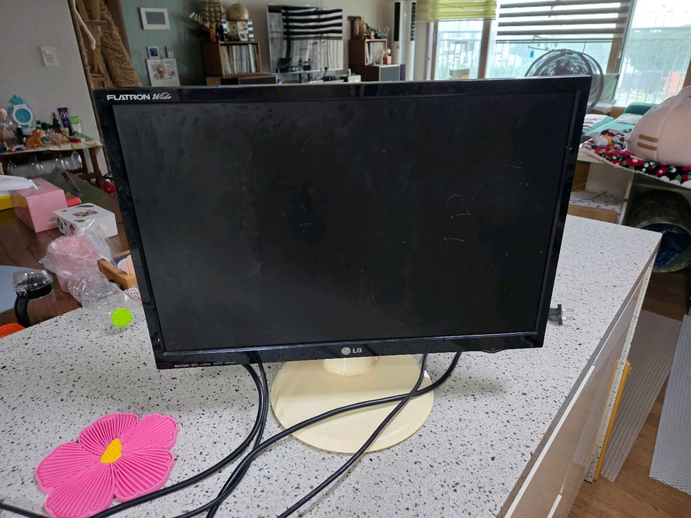 i7 본체와 전용키보드, 모니터--2