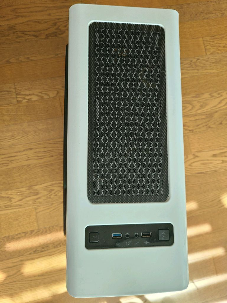 i7 본체와 전용키보드, 모니터--4