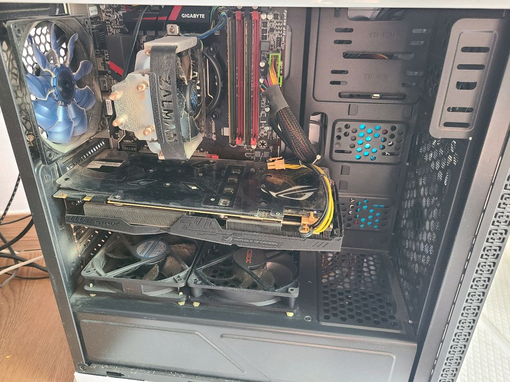 i7 본체와 전용키보드, 모니터--7