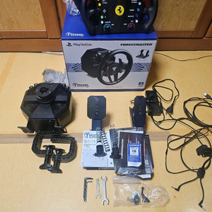 트러스트마스터 T598세트 + 페라리488GT3 휠 애드온 판매합니다!
