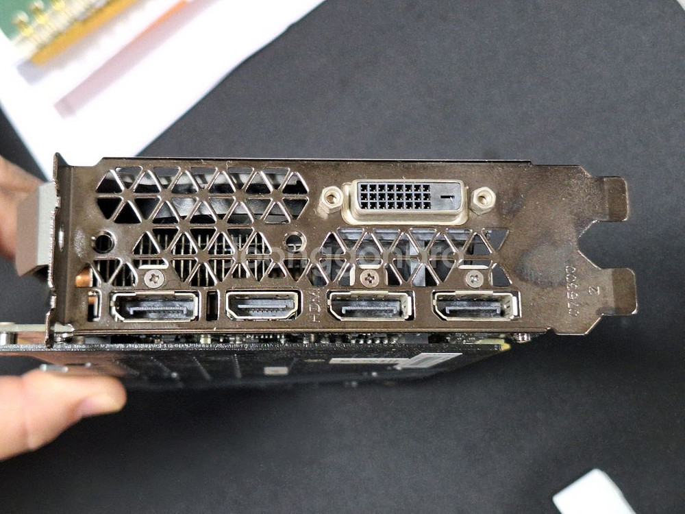 ZOTAC AMP BOX Mini 지포스 GTX1070 Ti--4