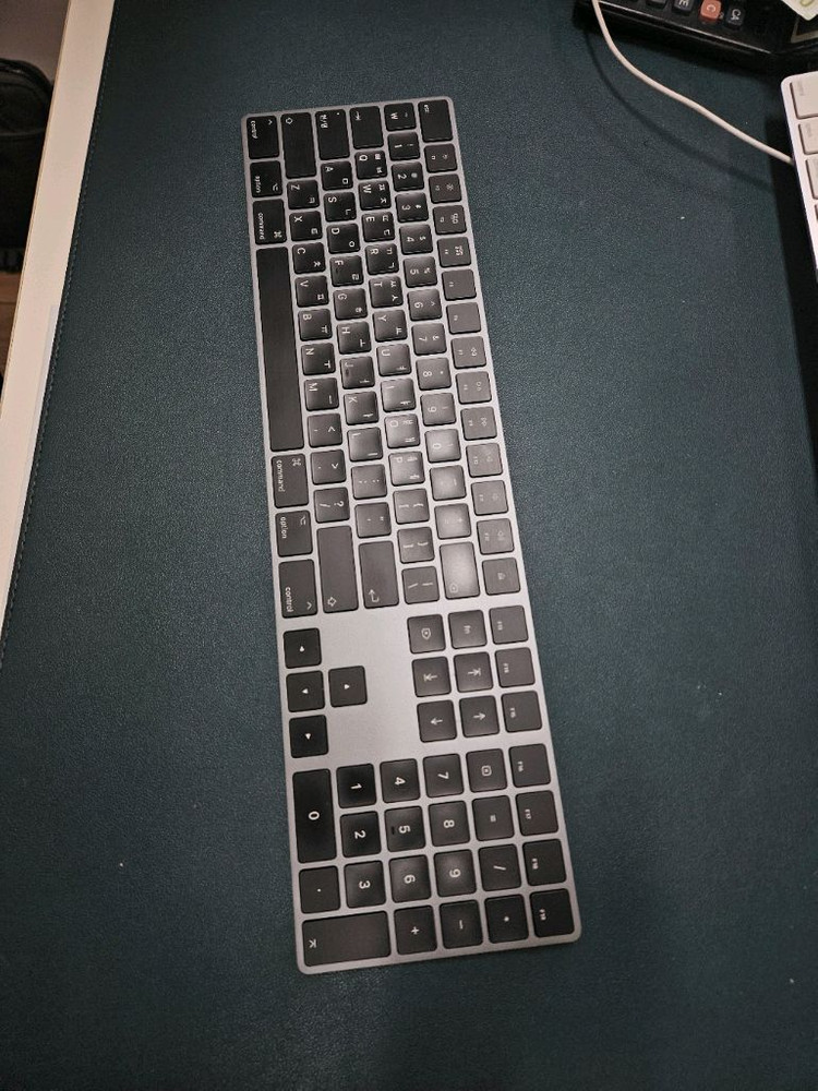 애플 매직키보드2 뉴메릭 블랙 라이트닝포트--0