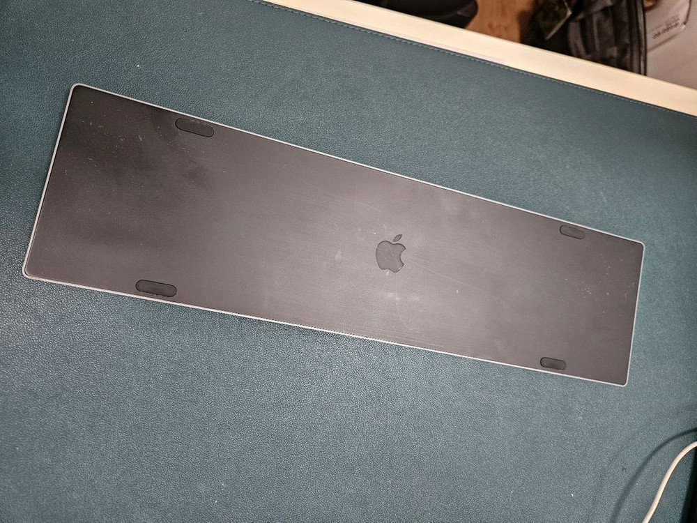 애플 매직키보드2 뉴메릭 블랙 라이트닝포트--2