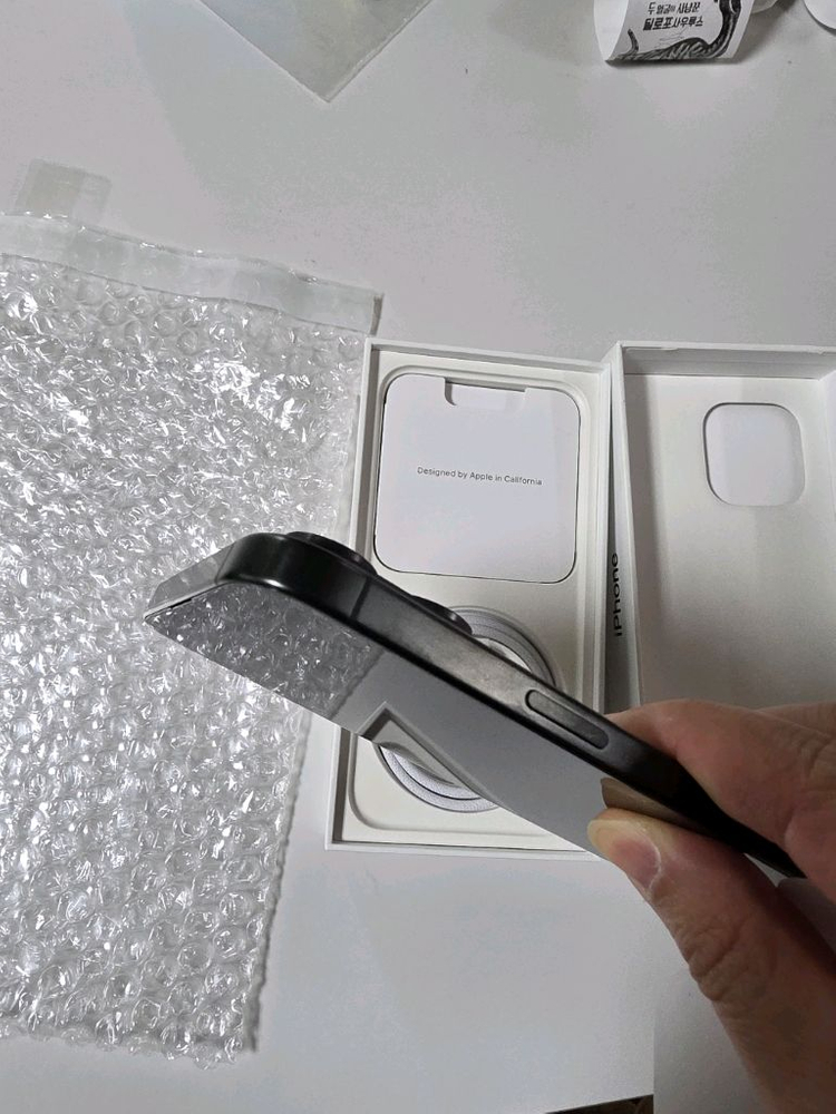 아이폰15프로맥스 256 블랙티타늄 리퍼새상품팝니다--4