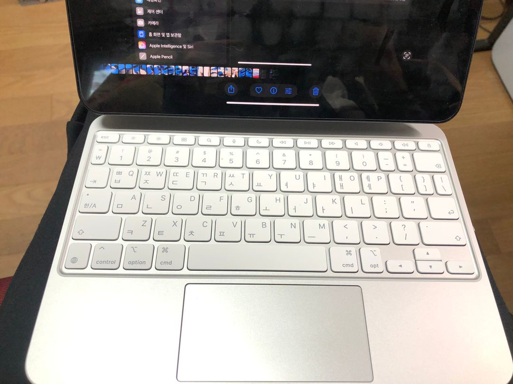 새제품급 아이패드 프로 11인치 M4 512GB, 정품매직키보드 가격인하 이미지