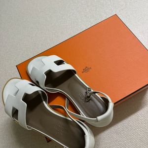 에르메스 산토리니 샌들 화이트 36(밑창보강)