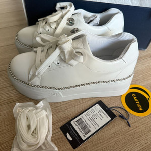 수콤마보니 큐빅스니커즈 230 새상품