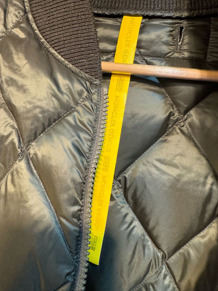 몽클레어 지니어스x프라그먼트 봄버자켓--3