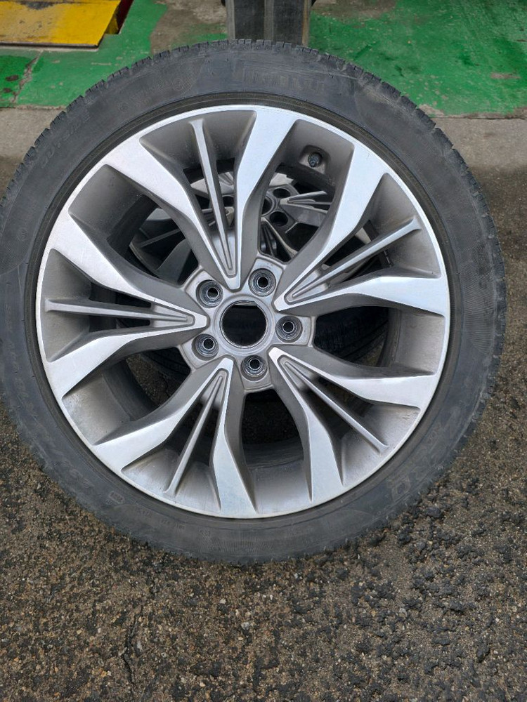 lf 소나타 18인치 순정 알로이 휠타이어 세트 이미지