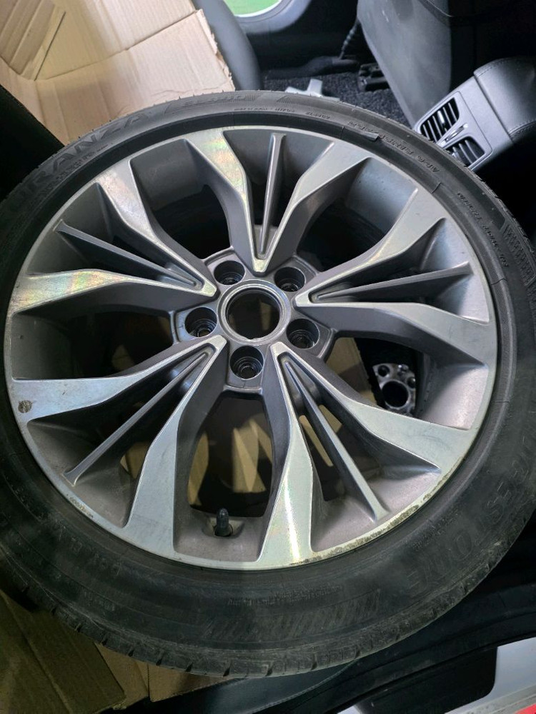 lf 소나타 18인치 순정 알로이 휠타이어 세트 이미지