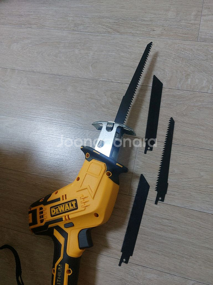 디월트 무선 날카로운 가위 세트 배터리 미포함--1