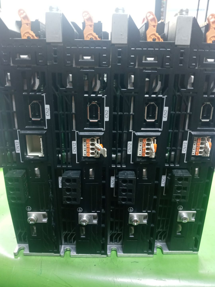 옴론 서보드라이브 ( 200W ,100W ) 판매합니다. 이미지