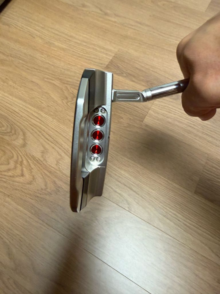 2025 스카티카메론 스튜디오스타일 패스트백 퍼터 34인치 판매합니다.--3