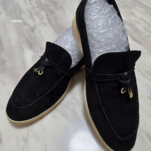 로로피아나 썸머참스 블랙 스웨이드 로퍼