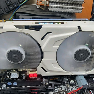 갤럭시 GeForce GTX 1070TI 8G 그래픽카드 판매합니다