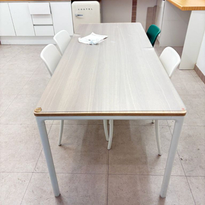 콰트로 에어 데스크 2000 x 800