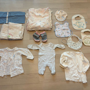 아기올인원, 아기턱받이, 아기베개커버, 신생아용품, 아기가제수건, 속싸게, 신생아모자, 베넷저고리