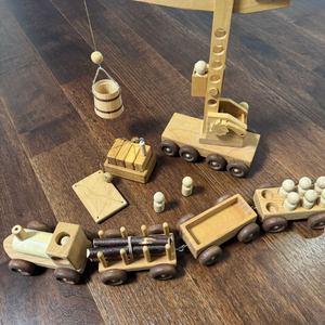 그랜토이즈 원목 장난감 크레인, 기차