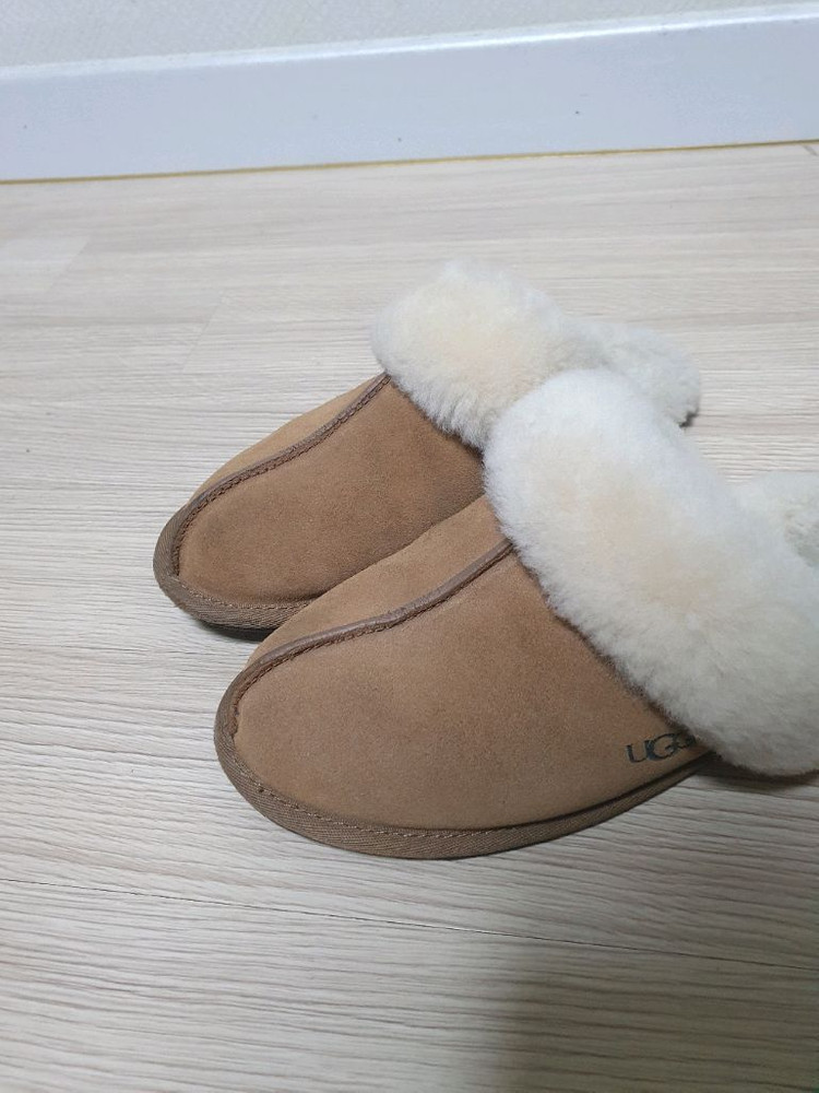 어그 체스트넛 털 슬리퍼 240--3