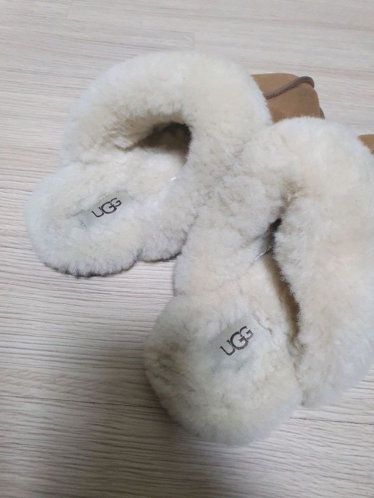 어그 체스트넛 털 슬리퍼 240--6